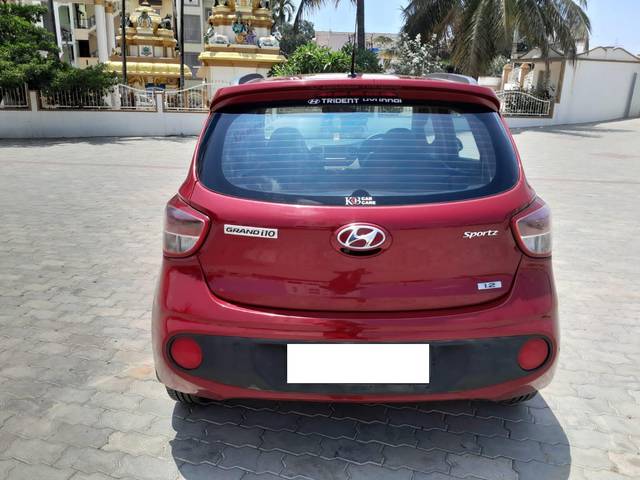 https://images10.gaadi.com/usedcar_image/4528510/original/processed_c975a3f7182c702fb3ef48343cde799e.jpg?imwidth=6402
