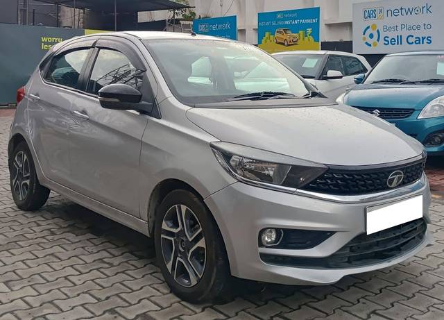 https://images10.gaadi.com/usedcar_image/4528515/original/processed_b13e67859c4f4a50ec111f2e43b8e819.jpg?imwidth=6400