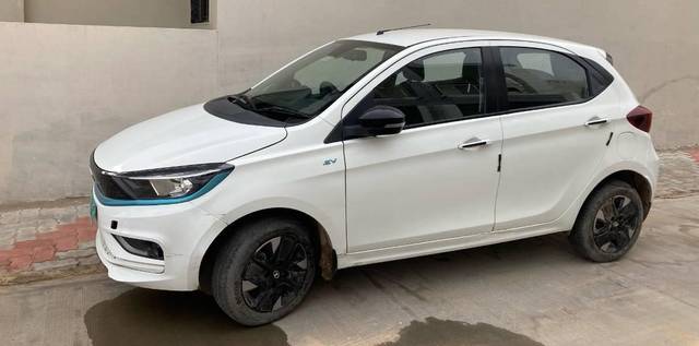 https://images10.gaadi.com/usedcar_image/4528520/original/processed_451ed466-2627-464a-b734-f53897325601.jpeg?imwidth=6400