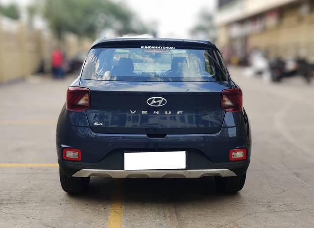 https://images10.gaadi.com/usedcar_image/4528523/original/processed_6fded6a29d78f2406dc670c40086a928.jpg?imwidth=6401