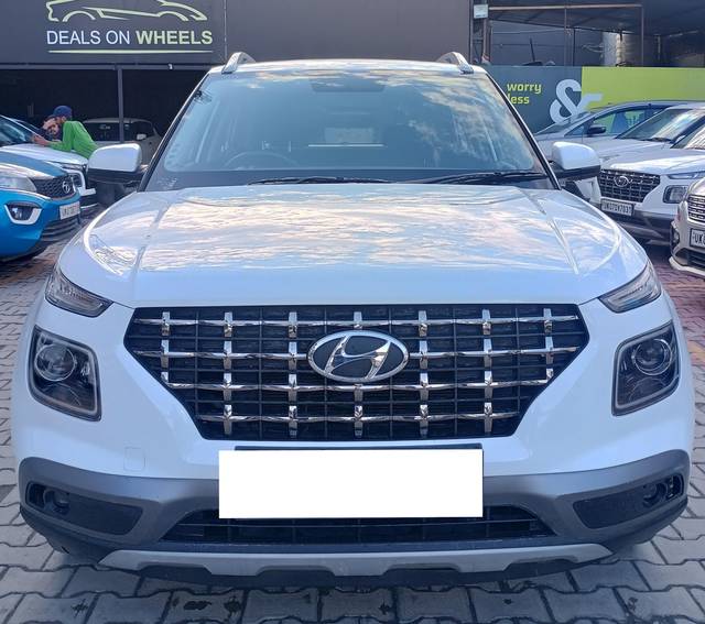 https://images10.gaadi.com/usedcar_image/4528524/original/processed_0bcc0e09dc3ff32fb564072f12ec1f0e.jpg?imwidth=6402