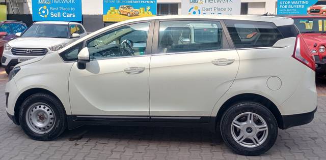 https://images10.gaadi.com/usedcar_image/4528566/original/processed_479cb2af74635a3cef8d10dabba3b037.jpg?imwidth=6401