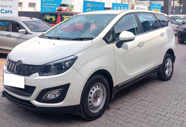 https://images10.gaadi.com/usedcar_image/4528566/original/processed_ddc2632893570b877a1c2624d3723815.jpg?imwidth=6402