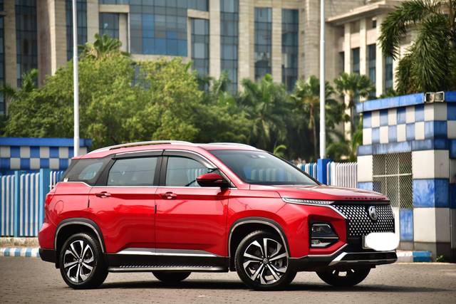 https://images10.gaadi.com/usedcar_image/4528572/original/processed_9e60da524e15855e5ae900883a9102cd.jpg?imwidth=6400