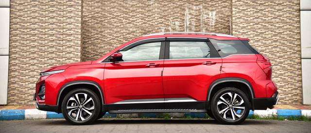 https://images10.gaadi.com/usedcar_image/4528572/original/processed_f7aa0aa6e6d7d7a4b5ebba8eb893ff20.jpg?imwidth=6402