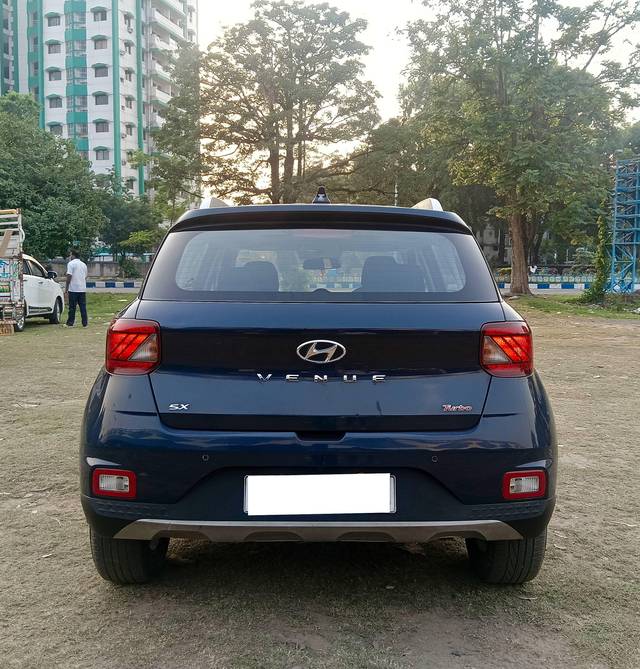 https://images10.gaadi.com/usedcar_image/4528574/original/processed_0155ec5bab7f47b0aee8678121c82977.jpg?imwidth=6401