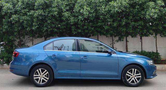 https://images10.gaadi.com/usedcar_image/4528580/original/8d832a78eb1be9eaf122b0c1feb8d690.jpg?imwidth=6401