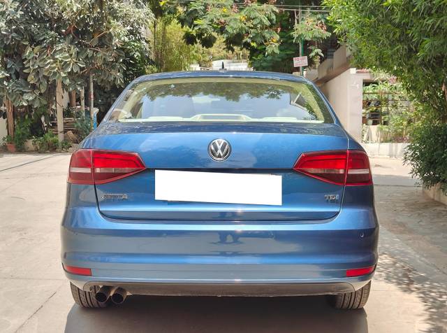 https://images10.gaadi.com/usedcar_image/4528580/original/processed_66c95d5eca9904f944e5e5d1e8f564b2.jpg?imwidth=6402