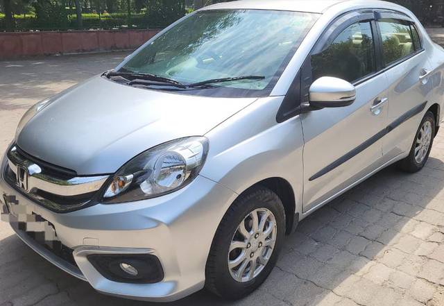 https://images10.gaadi.com/usedcar_image/4528596/original/6b96095bee0fea067b5922a63e2ea937.jpg?imwidth=6401