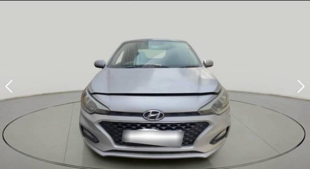 https://images10.gaadi.com/usedcar_image/4528602/original/processed_1bfa93bf-7a5b-452c-9604-e5dd09a22794.jpeg?imwidth=6400