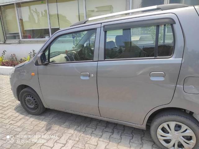 https://images10.gaadi.com/usedcar_image/4528604/original/processed_669c100e-d0f3-41fe-99be-a7b984249bfb.jpg?imwidth=6402