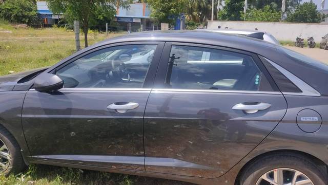 https://images10.gaadi.com/usedcar_image/4528613/original/processed_7ef3d63a-7877-48fb-bec6-e466849d24ba.jpg?imwidth=6401