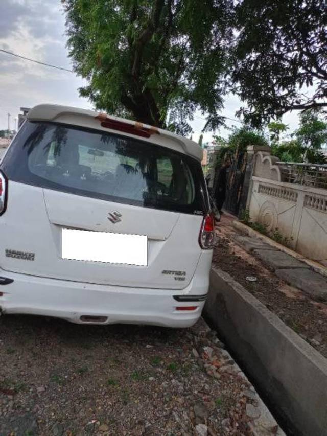 https://images10.gaadi.com/usedcar_image/4528660/original/processed_8683b130-3775-4356-b7a1-2907c66a15ce.jpg?imwidth=6401