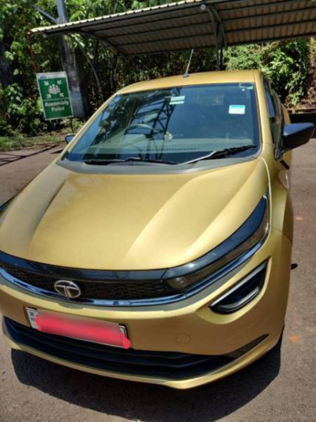 https://images10.gaadi.com/usedcar_image/4528676/original/processed_7a8aa07f-54ea-4090-83d8-cba2d94f4ef2.jpg?imwidth=6401