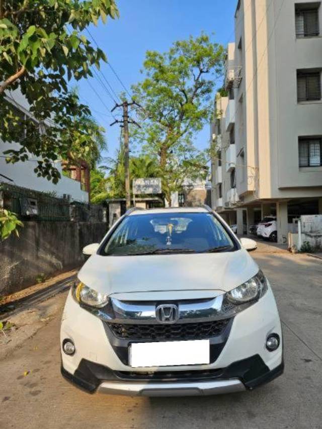 https://images10.gaadi.com/usedcar_image/4528683/original/processed_391fe02e-bb13-45e4-a75c-8a47dfa26e7a.jpg?imwidth=6400