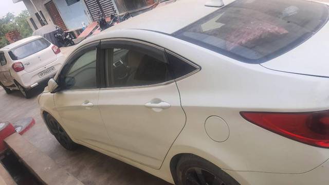 https://images10.gaadi.com/usedcar_image/4528686/original/processed_2ddc92cf-ca98-4f4d-b253-cc6e6b33b7a4.jpg?imwidth=6401