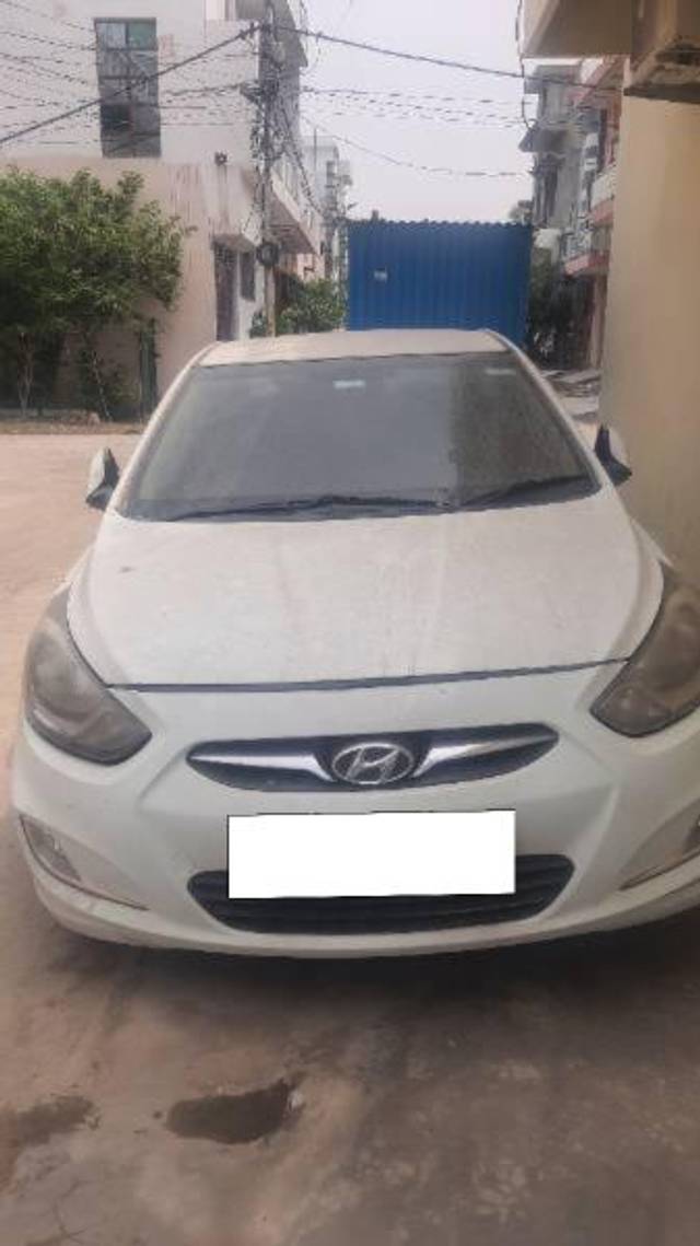 https://images10.gaadi.com/usedcar_image/4528686/original/processed_36bfdf70-49f4-4e20-9fdc-77b408e98b74.jpg?imwidth=6400