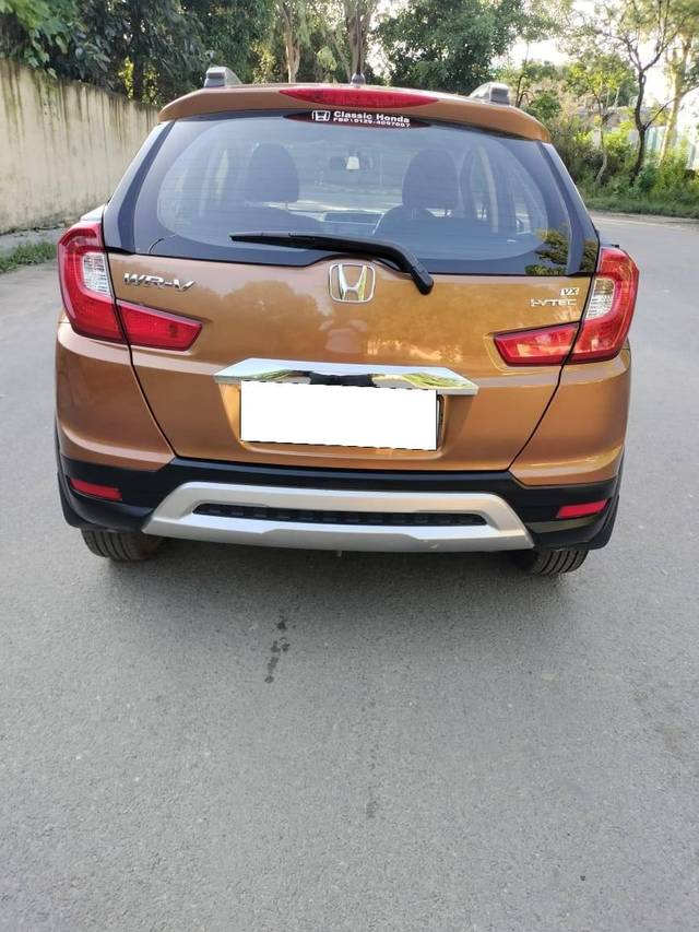 https://images10.gaadi.com/usedcar_image/4528687/original/processed_bd3a4a383ff463eb147355f206878dc6.jpg?imwidth=6402