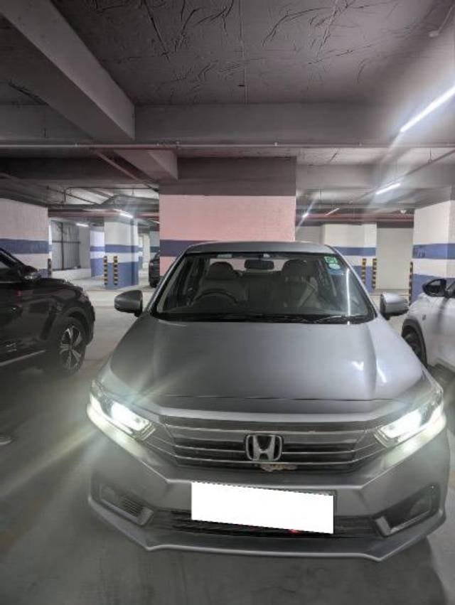 https://images10.gaadi.com/usedcar_image/4528696/original/processed_9739db22-f855-43a1-8c8f-0acd78b206c4.jpeg?imwidth=6400
