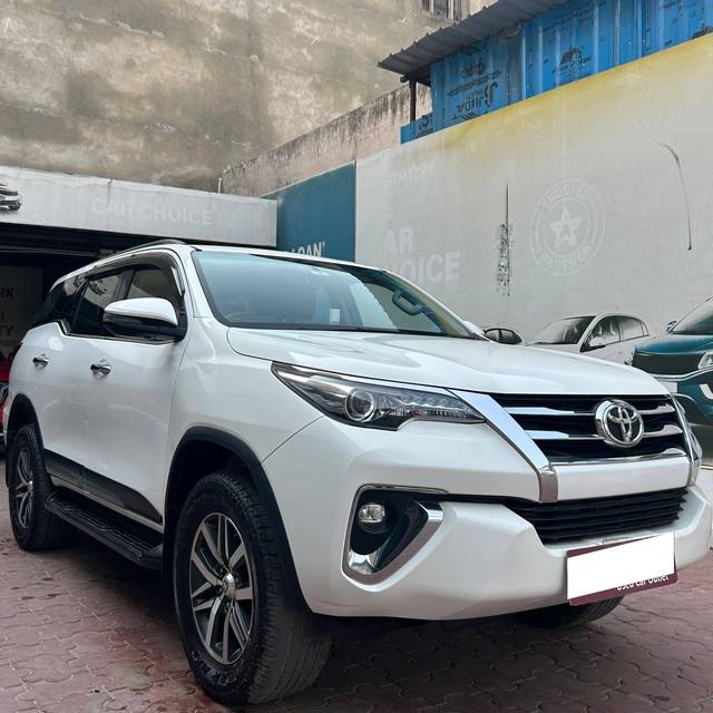 https://images10.gaadi.com/usedcar_image/4528702/original/processed_349e61dc4a8e5a5e1fae57b894029fad.jpg?imwidth=6400