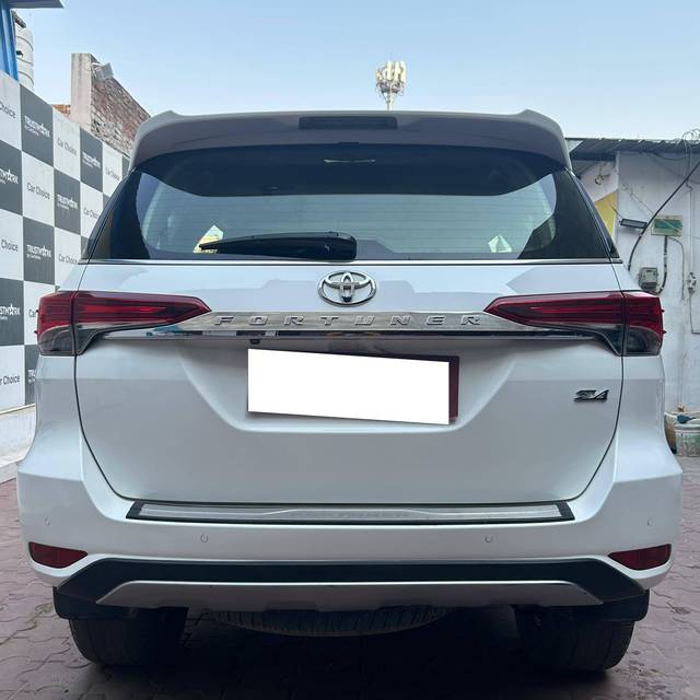 https://images10.gaadi.com/usedcar_image/4528702/original/processed_621b95b7da2beea592dc13aa98fb5cdf.jpg?imwidth=6402