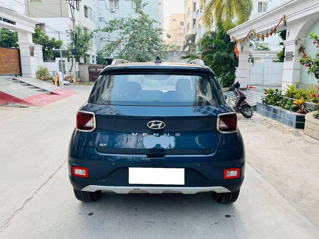 https://images10.gaadi.com/usedcar_image/4528704/original/processed_682839d778069146d91621ff5d100969.jpg?imwidth=6401