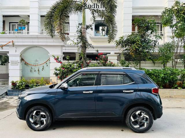 https://images10.gaadi.com/usedcar_image/4528704/original/processed_ff330a73438177817dd87bbac597497d.jpg?imwidth=6402