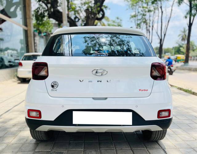 https://images10.gaadi.com/usedcar_image/4528710/original/processed_4419fbc65320b761cae06e02b1f23a1d.jpg?imwidth=6402
