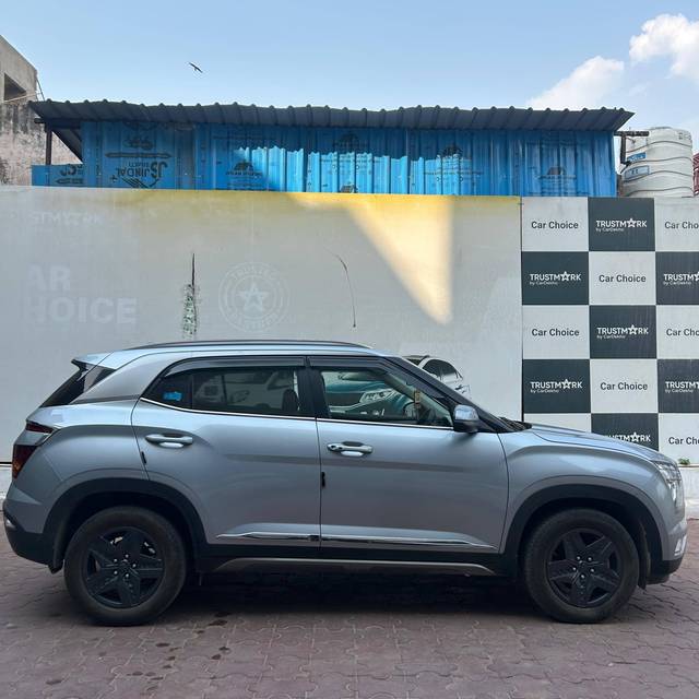 https://images10.gaadi.com/usedcar_image/4528714/original/processed_93960b06d1b478cff732c4d2d51ef40a.jpg?imwidth=6401
