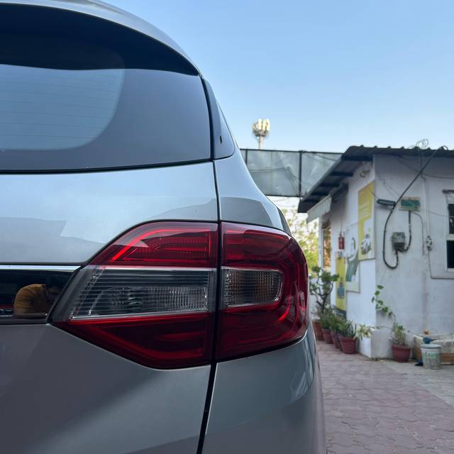 https://images10.gaadi.com/usedcar_image/4528725/original/e1068e37e7296a835e811cf5e3c84e5f.jpg?imwidth=6402
