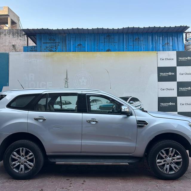 https://images10.gaadi.com/usedcar_image/4528725/original/processed_78ede0d4a5c8b35bb3c70a00cb97dad6.jpg?imwidth=6401