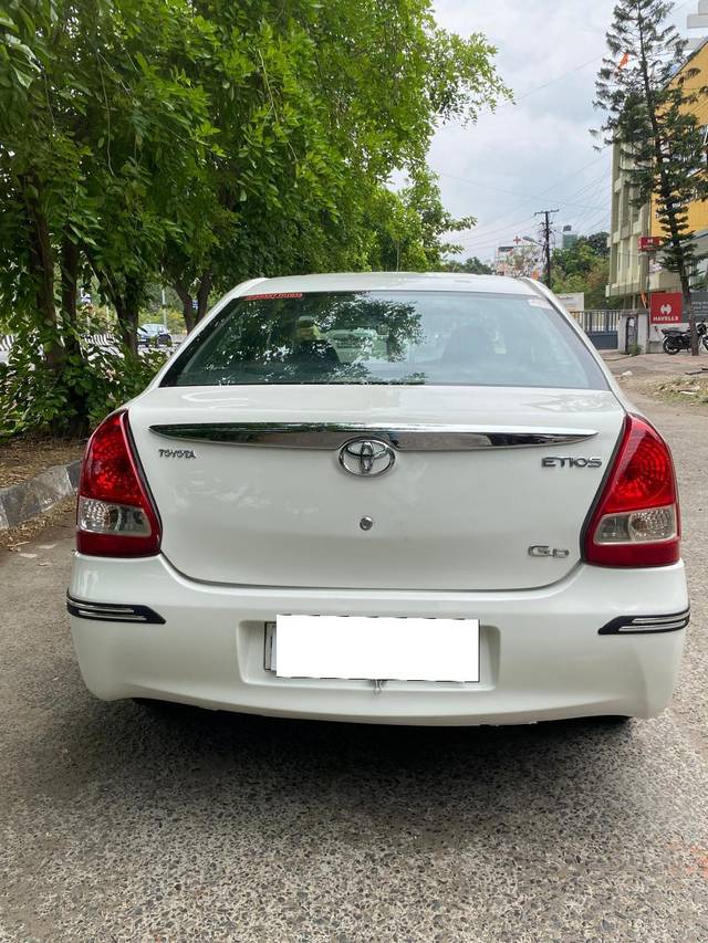 https://images10.gaadi.com/usedcar_image/4528726/original/processed_43daab2b3bd84a0e2fce9efeb8b5d82a.jpg?imwidth=6402