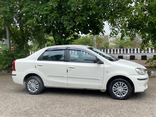 https://images10.gaadi.com/usedcar_image/4528726/original/processed_77ec1ba9fb326bd0bdf9031b2512bfa7.jpg?imwidth=6401