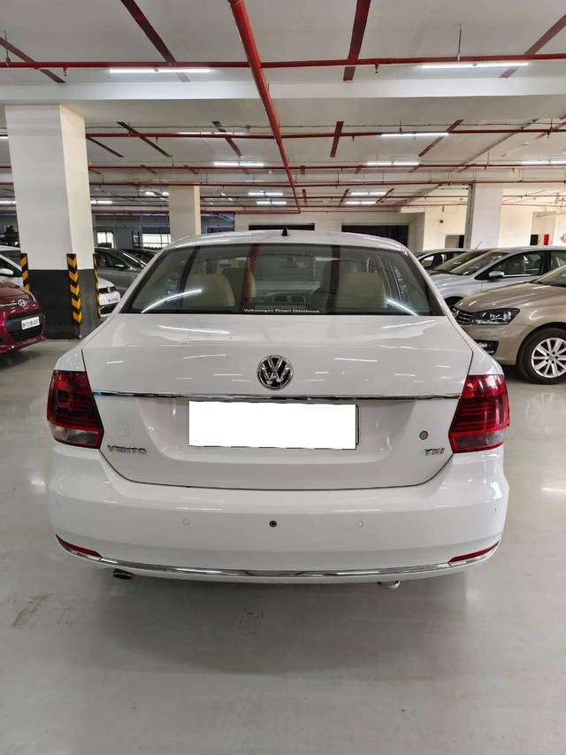 https://images10.gaadi.com/usedcar_image/4528728/original/processed_99bb556217fca5ed37e28f71679c10e6.jpg?imwidth=6402