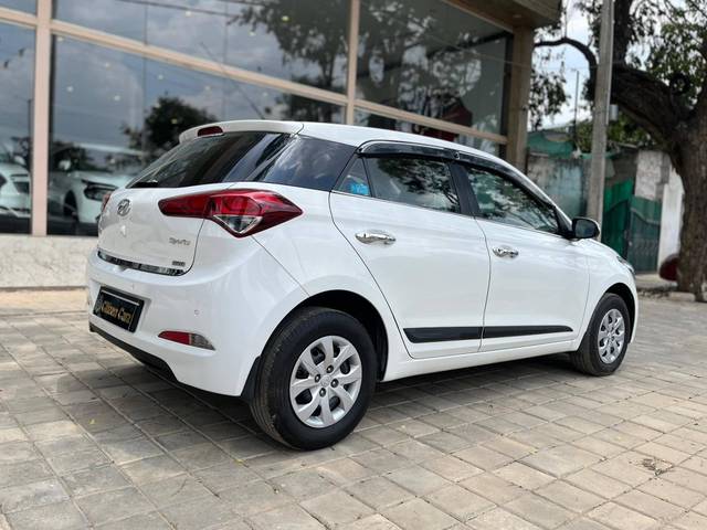 https://images10.gaadi.com/usedcar_image/4528729/original/processed_3582c0ab6437db7a181392342677a332.jpg?imwidth=6401