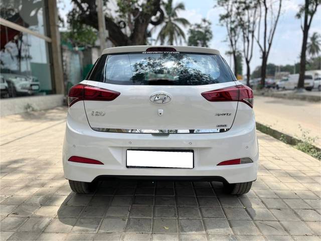 https://images10.gaadi.com/usedcar_image/4528729/original/processed_4f5a09f60f245f7d7af5509bc100aaaf.jpg?imwidth=6402