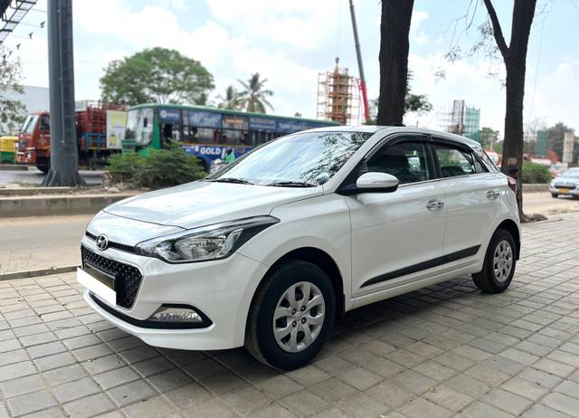 https://images10.gaadi.com/usedcar_image/4528729/original/processed_998117d85a2b5775ef608e292102c9de.jpg?imwidth=6400