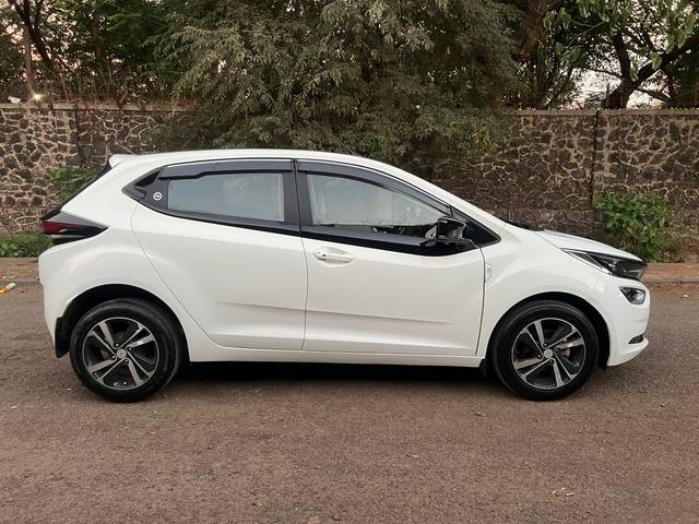 https://images10.gaadi.com/usedcar_image/4528734/original/06486a5f7cd608e04be66996e649cb1a.jpg?imwidth=6401