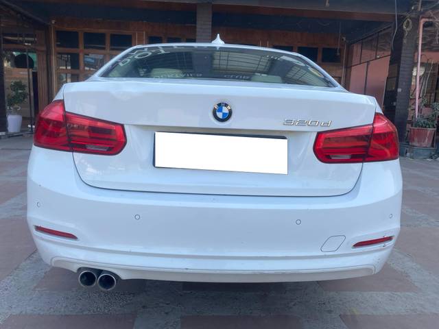 https://images10.gaadi.com/usedcar_image/4528790/original/processed_f4f614c81af9a1571747fc8fe0c68933.jpg?imwidth=6401