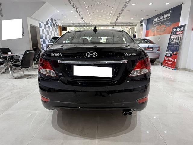 https://images10.gaadi.com/usedcar_image/4528795/original/processed_53af1aea7cdcd9fe81314baf062942e3.jpg?imwidth=6401
