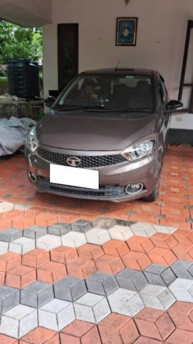 https://images10.gaadi.com/usedcar_image/4528798/original/processed_5ad34c64-399f-4421-b444-12e017f4a35a.jpg?imwidth=6400