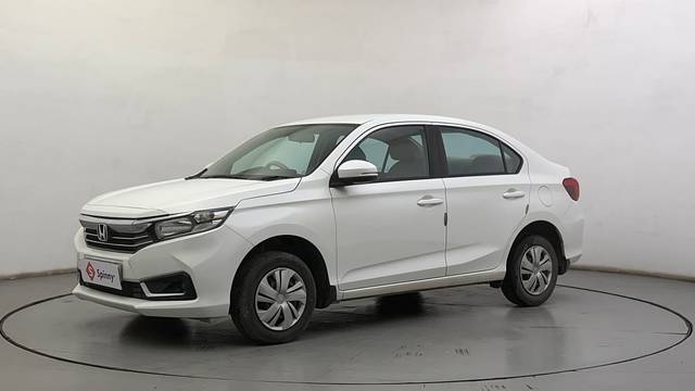 https://images10.gaadi.com/usedcar_image/4528842/original/e41887eb355b27d80403fd54abdfc55f.JPG?imwidth=6400