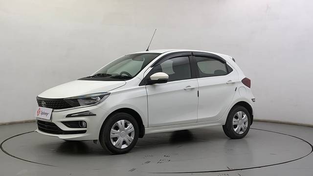 https://images10.gaadi.com/usedcar_image/4528853/original/70084d9104cf40b5e836ccae8ac5aba2.JPG?imwidth=6400