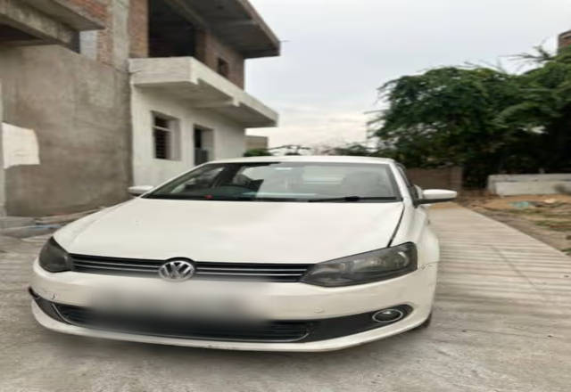 https://images10.gaadi.com/usedcar_image/4528879/original/f662fc7a-9718-49a0-8217-9e63ba98c359.?imwidth=6402