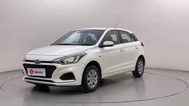 https://images10.gaadi.com/usedcar_image/4529146/original/3169976786d15759ccfcbabd0943d416.JPG?imwidth=6400