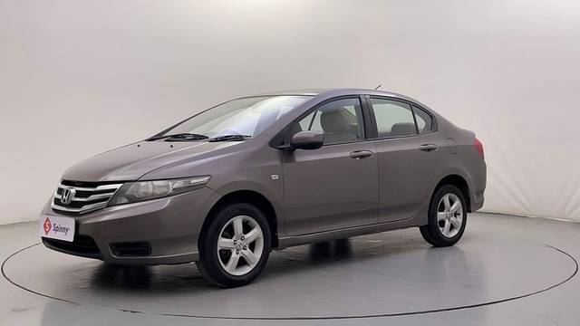 https://images10.gaadi.com/usedcar_image/4529154/original/44c75e0cf3e1df184394e2a77f5c0ef7.JPG?imwidth=6400
