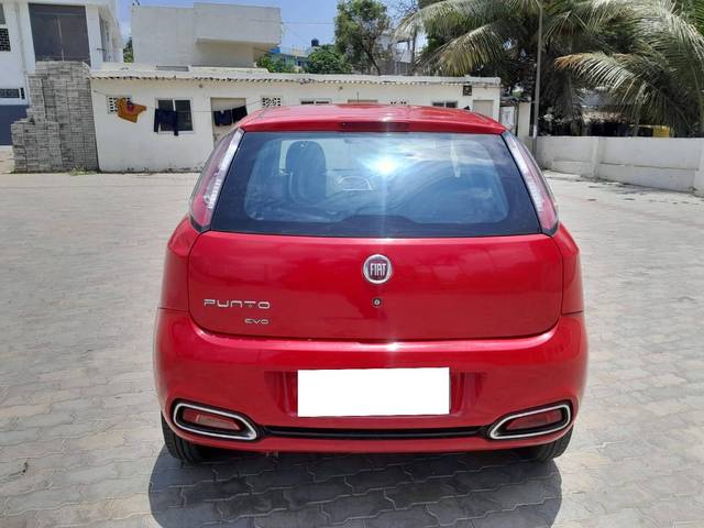 https://images10.gaadi.com/usedcar_image/4529164/original/processed_5240b9d67ae10723de0b8599aa413759.jpg?imwidth=6402