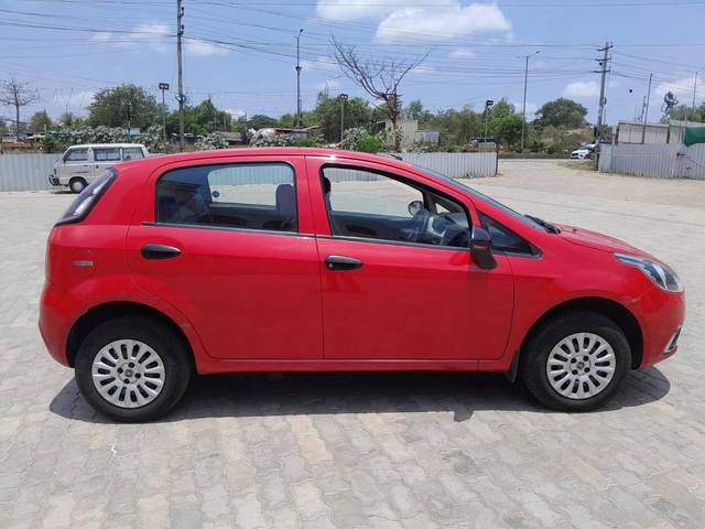 https://images10.gaadi.com/usedcar_image/4529164/original/processed_63586470cd377b075146653fd215e374.jpg?imwidth=6401
