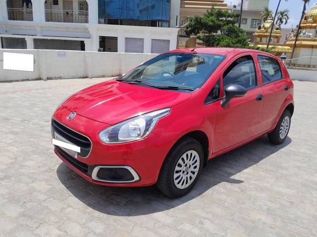 https://images10.gaadi.com/usedcar_image/4529164/original/processed_c91e8504d0e1a295dad1a91a8518d14b.jpg?imwidth=6400