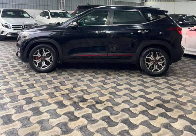 https://images10.gaadi.com/usedcar_image/4529250/original/processed_e6d624ce0657f4a1ddb71c7cd8a18e84.jpg?imwidth=6402